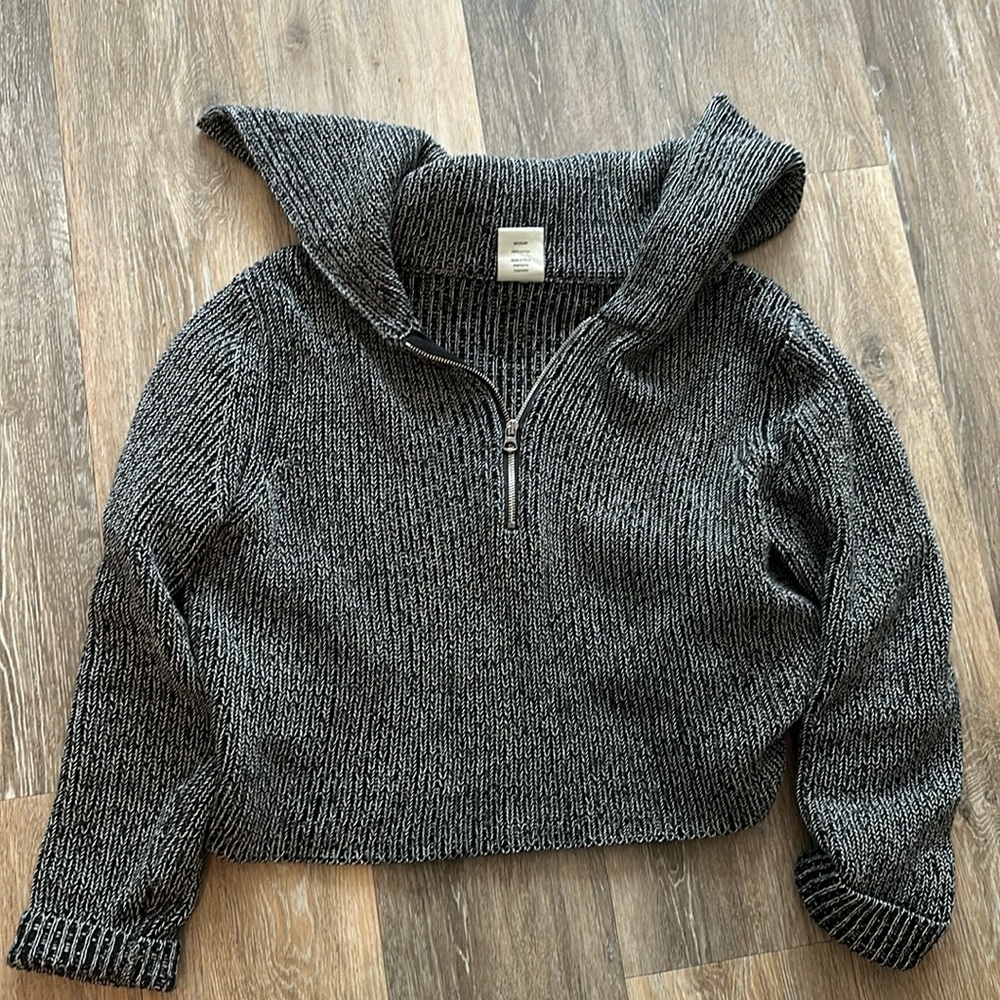 varley sweater barely worn. size medium